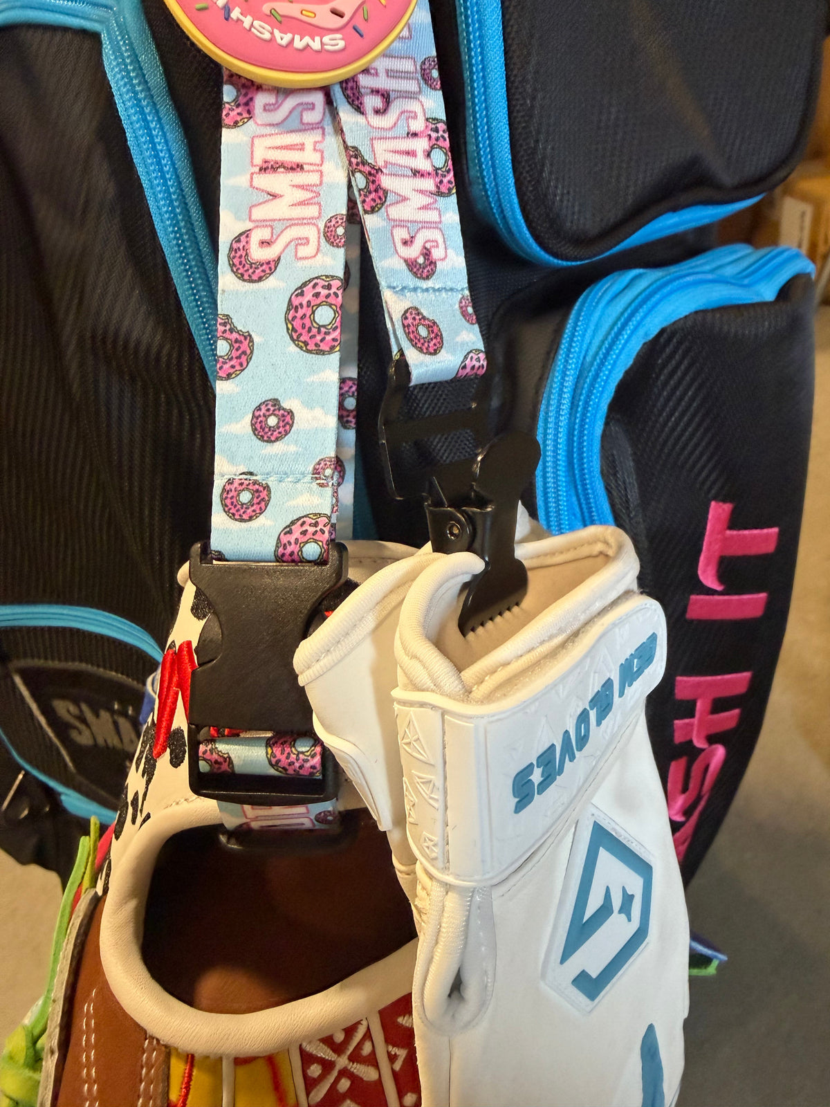 Smash It Sports x Gem Gloves - GloveLink Multi-Use Glove Clip product image 4, provided for visual reference and product
